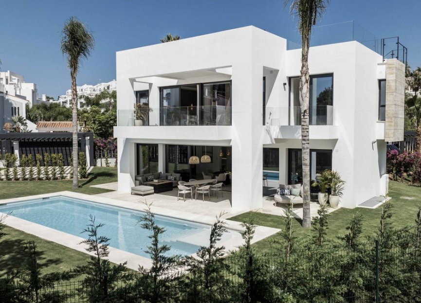 Resale - House - Detached Villa - Estepona - Atalaya