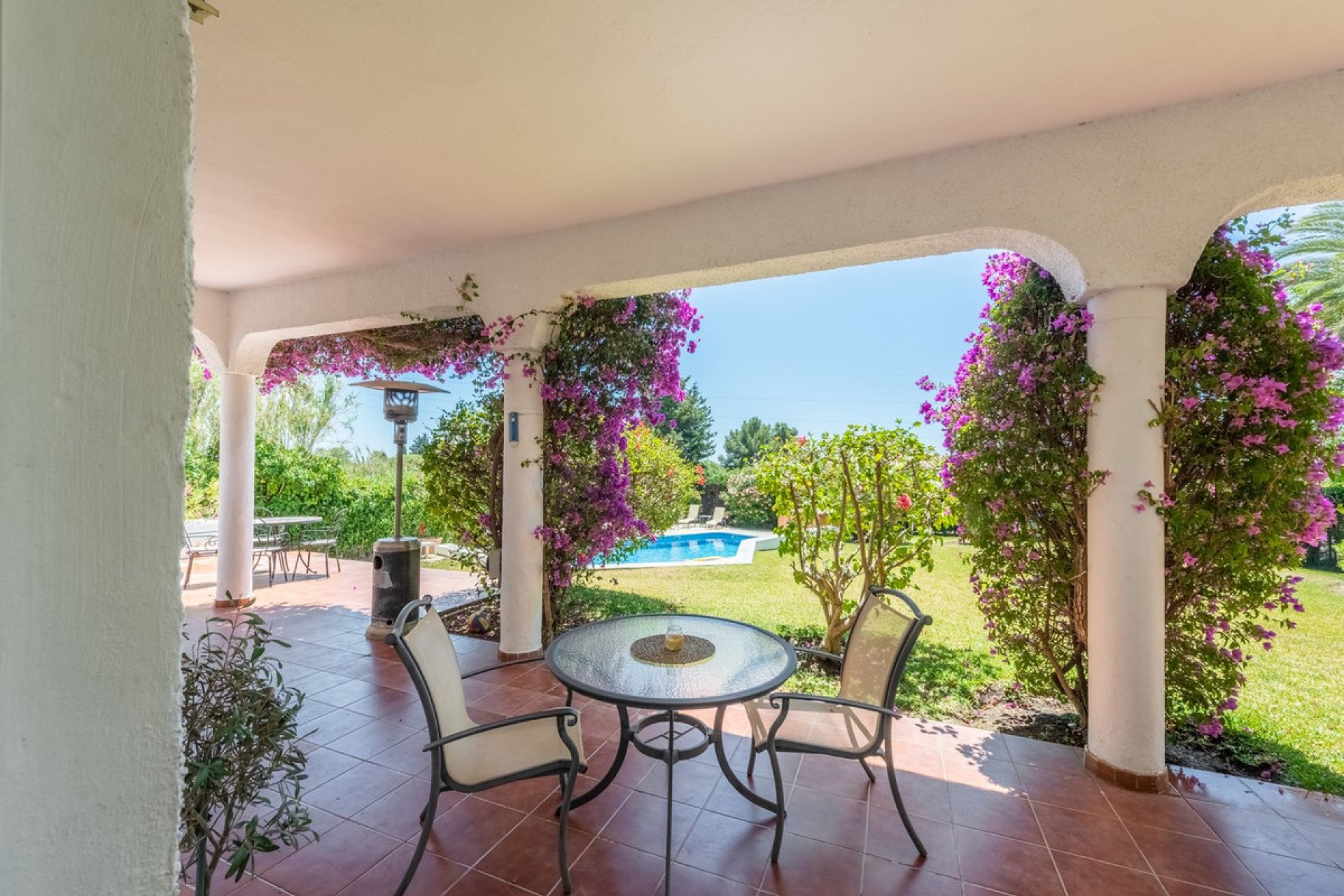 Resale - House - Detached Villa - Estepona - Atalaya