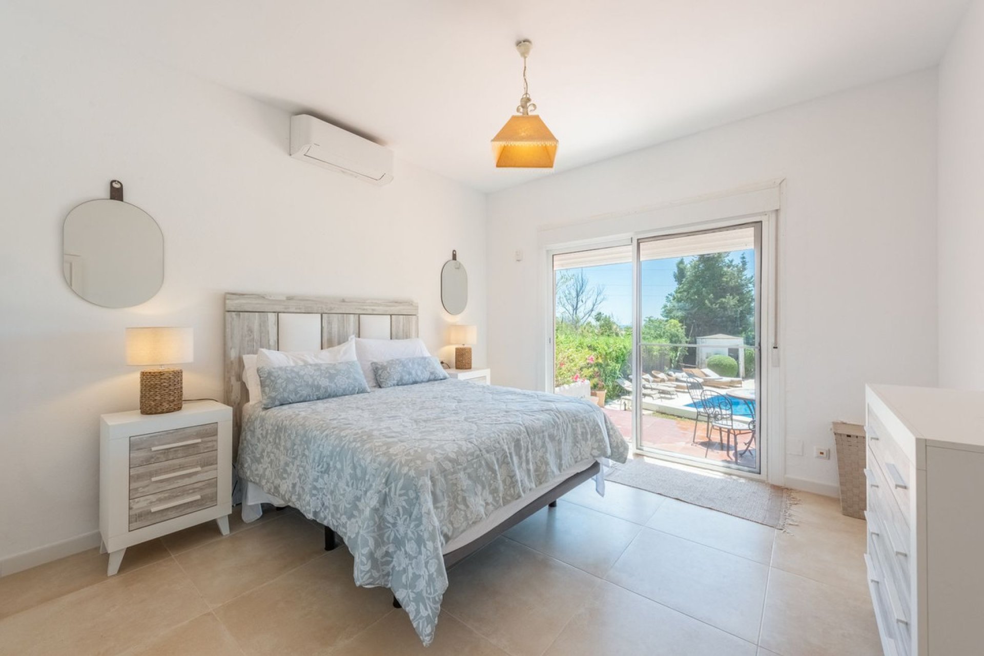 Resale - House - Detached Villa - Estepona - Atalaya