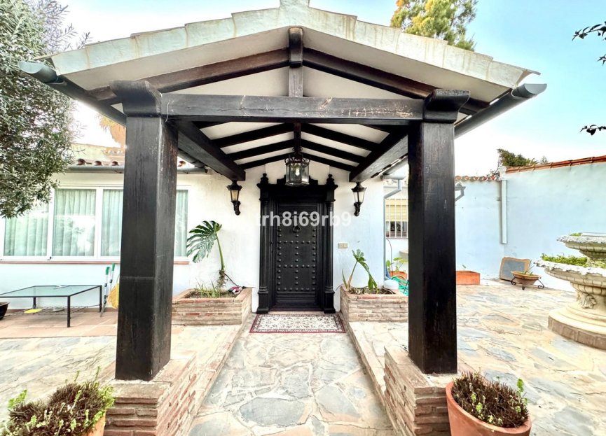 Resale - House - Detached Villa - Estepona - Atalaya