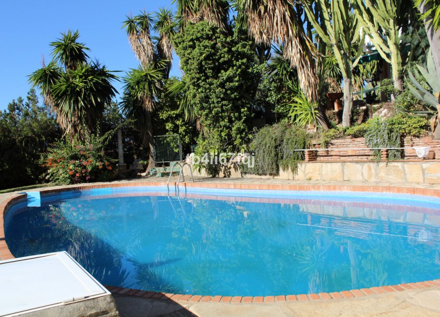 Resale - House - Detached Villa - Estepona - Atalaya