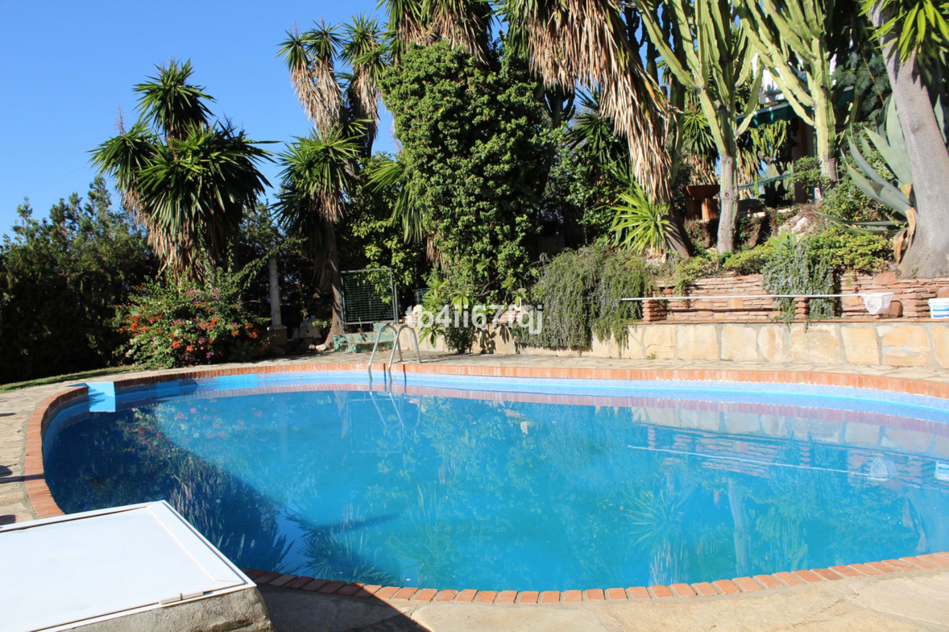 Resale - House - Detached Villa - Estepona - Atalaya