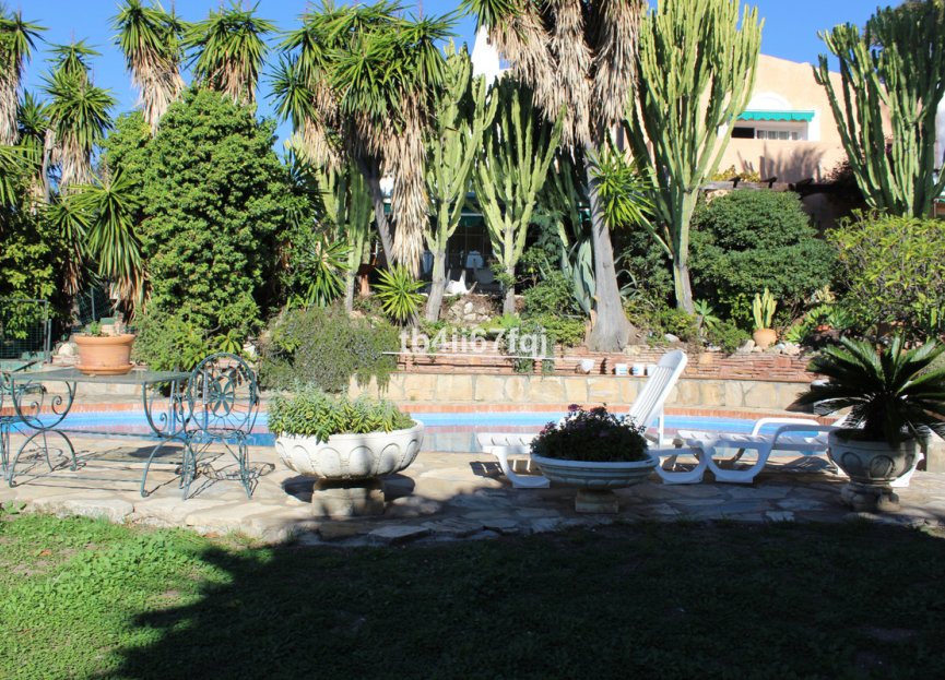 Resale - House - Detached Villa - Estepona - Atalaya