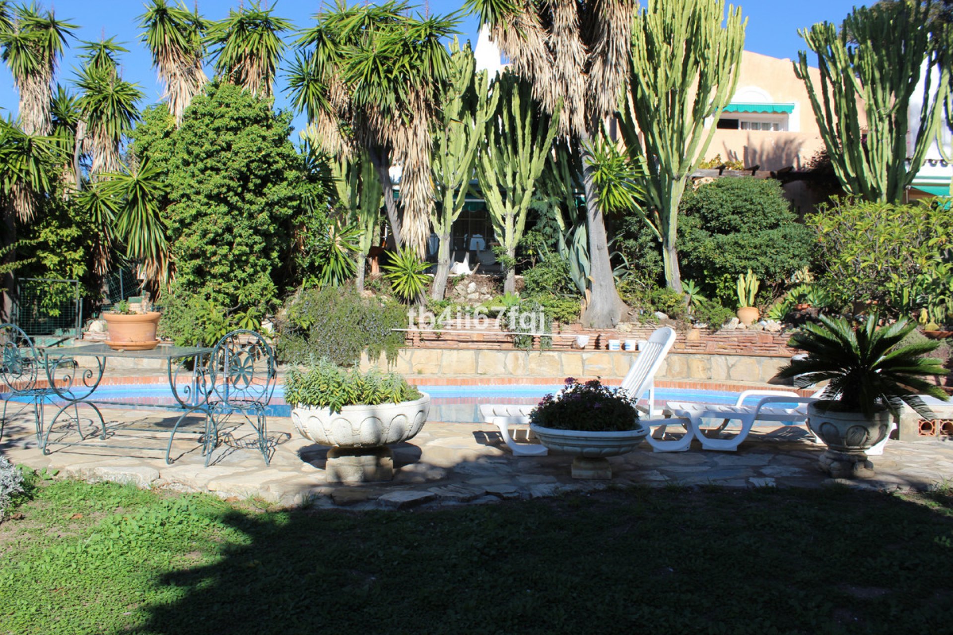 Resale - House - Detached Villa - Estepona - Atalaya