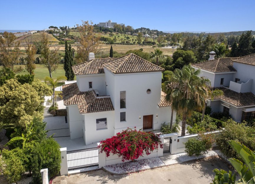 Resale - House - Detached Villa - Estepona - Atalaya