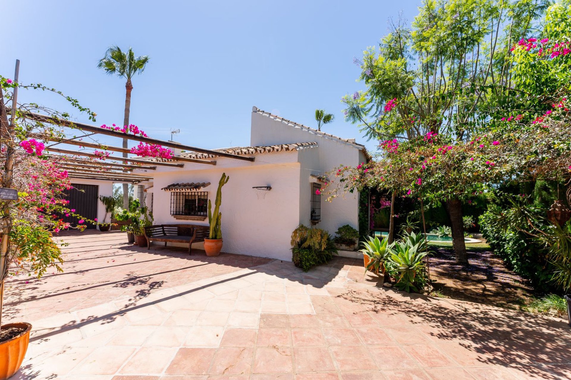 Resale - House - Detached Villa - Estepona - Atalaya