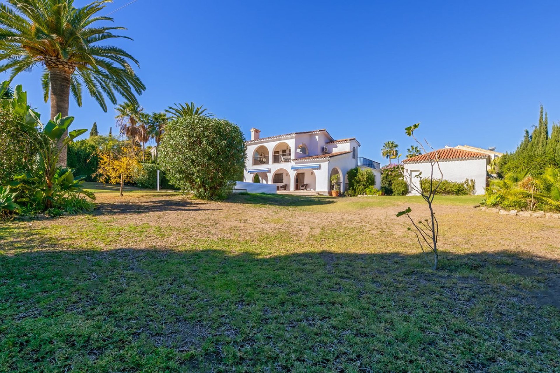 Resale - House - Detached Villa - Estepona - Atalaya