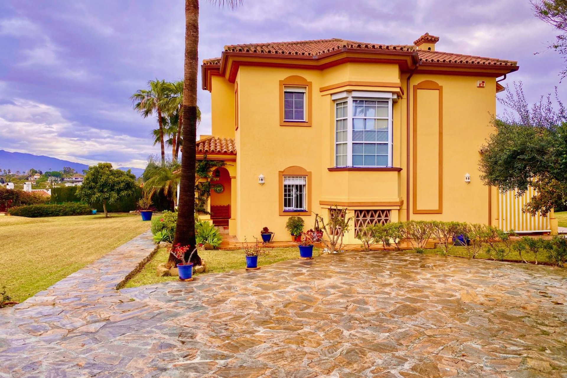 Resale - House - Detached Villa - Estepona - Atalaya