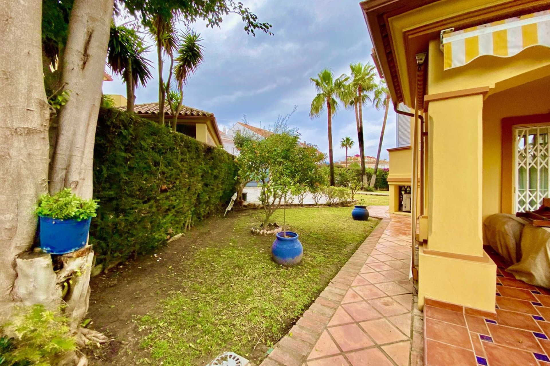 Resale - House - Detached Villa - Estepona - Atalaya