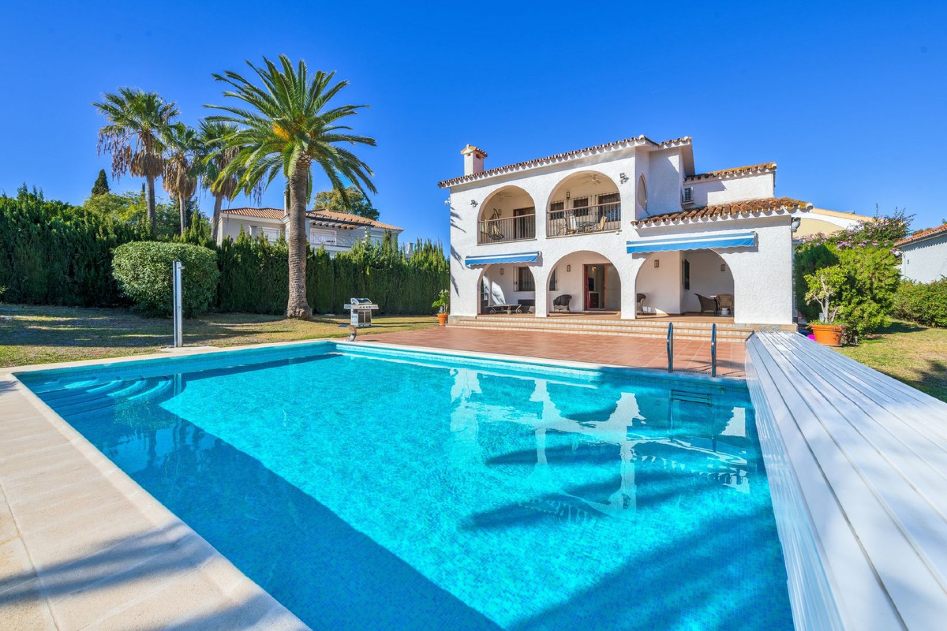 Resale - House - Detached Villa - Estepona - Atalaya