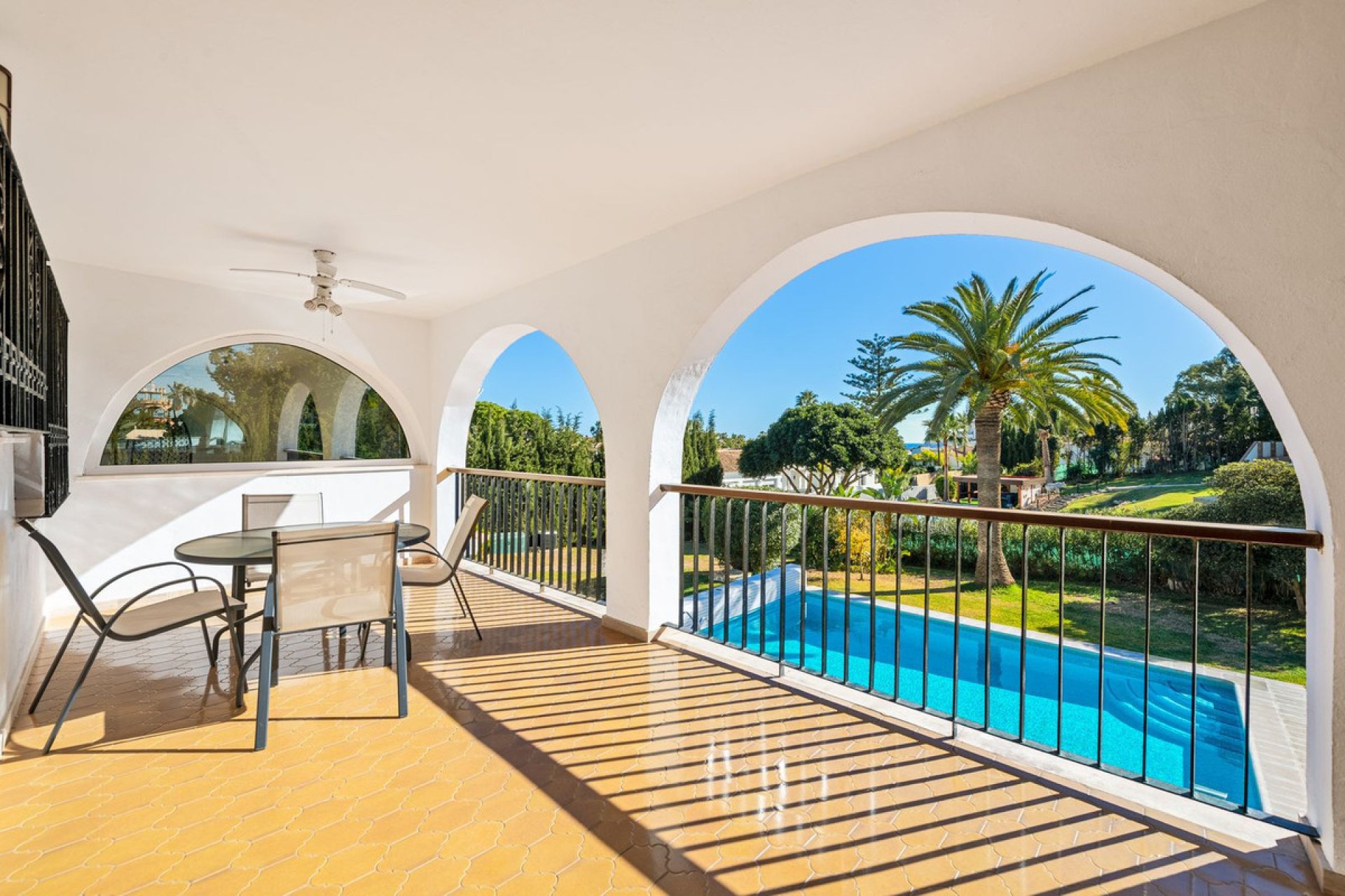 Resale - House - Detached Villa - Estepona - Atalaya