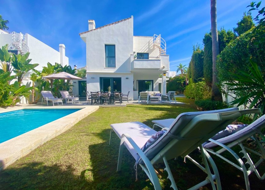 Resale - House - Detached Villa - Estepona - Atalaya