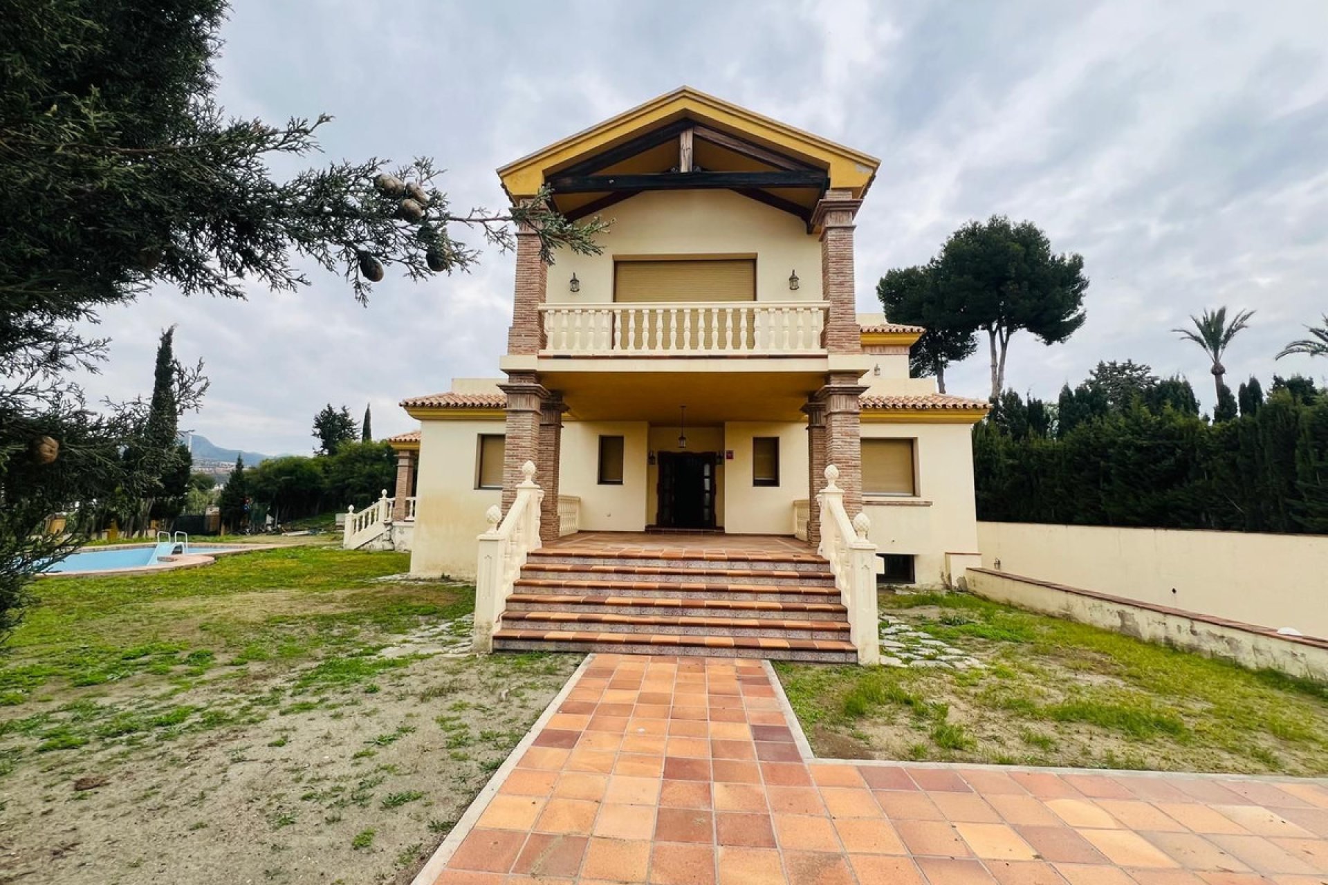 Resale - House - Detached Villa - Estepona - Atalaya