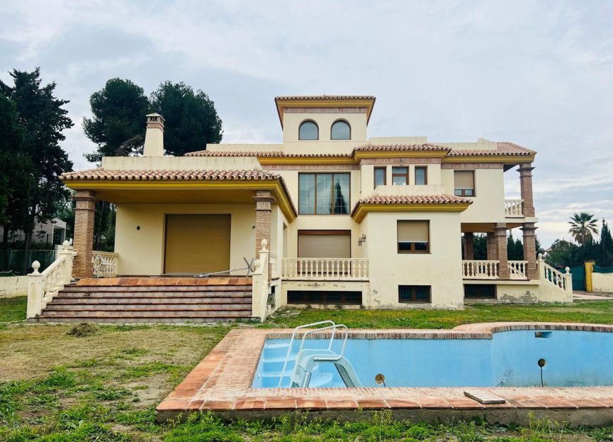 Resale - House - Detached Villa - Estepona - Atalaya