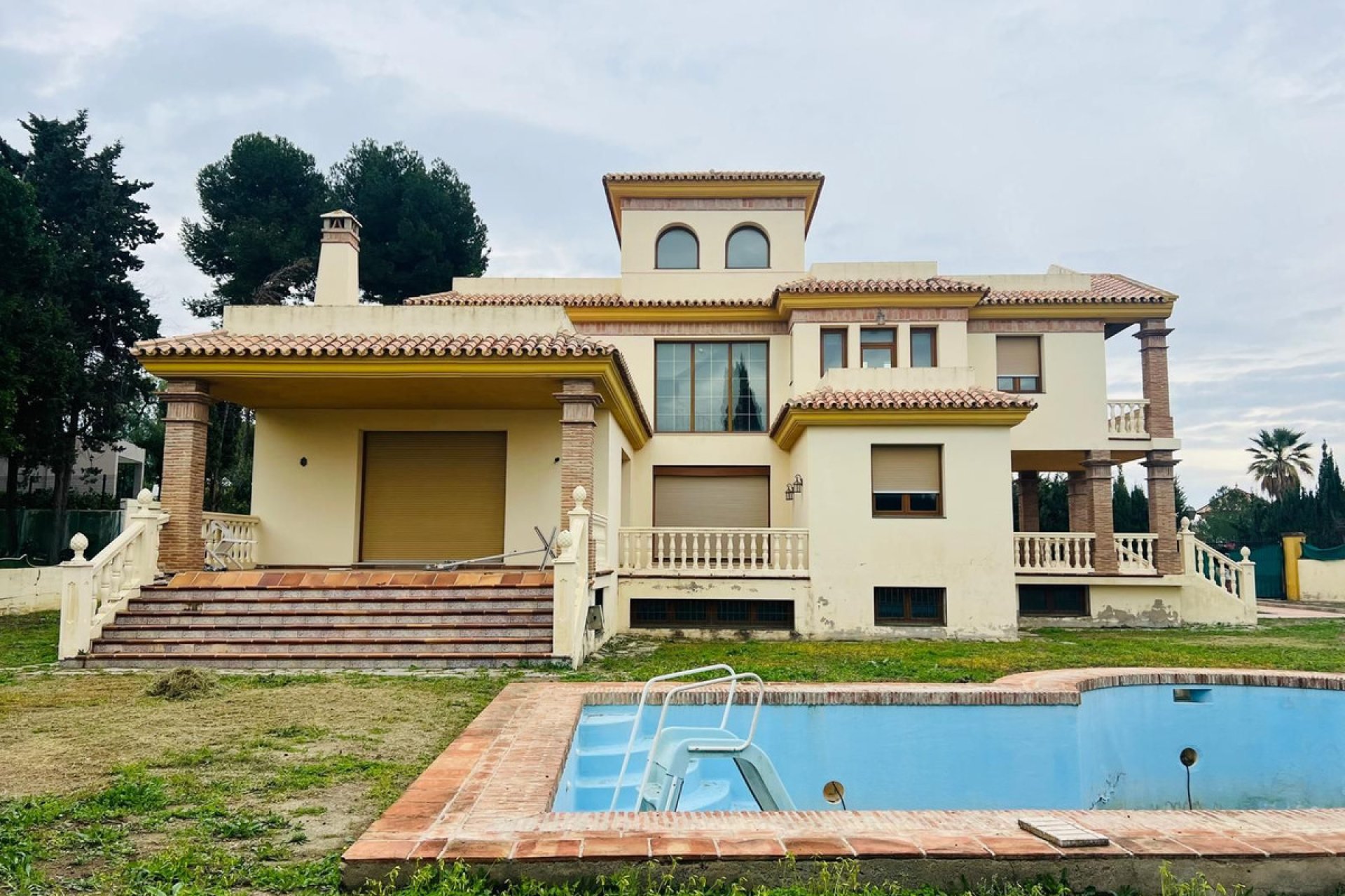 Resale - House - Detached Villa - Estepona - Atalaya