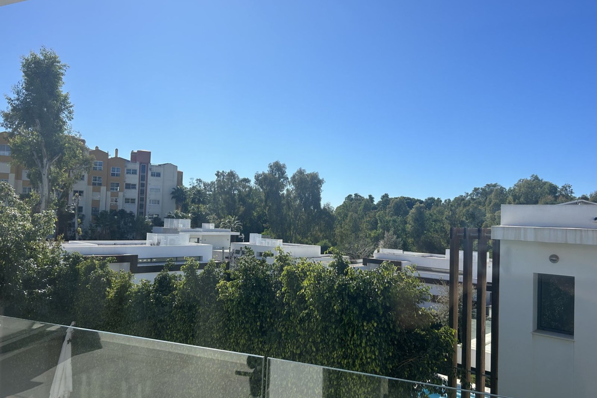 Resale - House - Detached Villa - Estepona - Atalaya