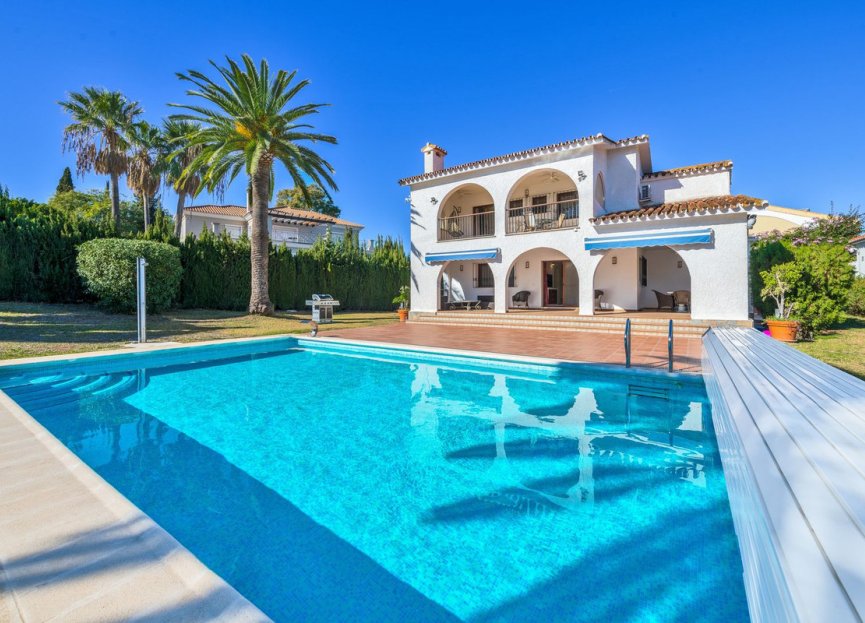 Resale - House - Detached Villa - Estepona - Atalaya