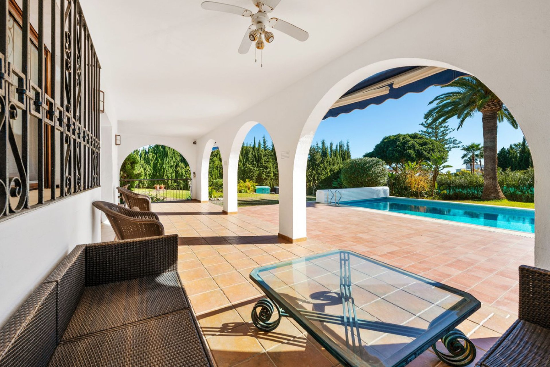 Resale - House - Detached Villa - Estepona - Atalaya