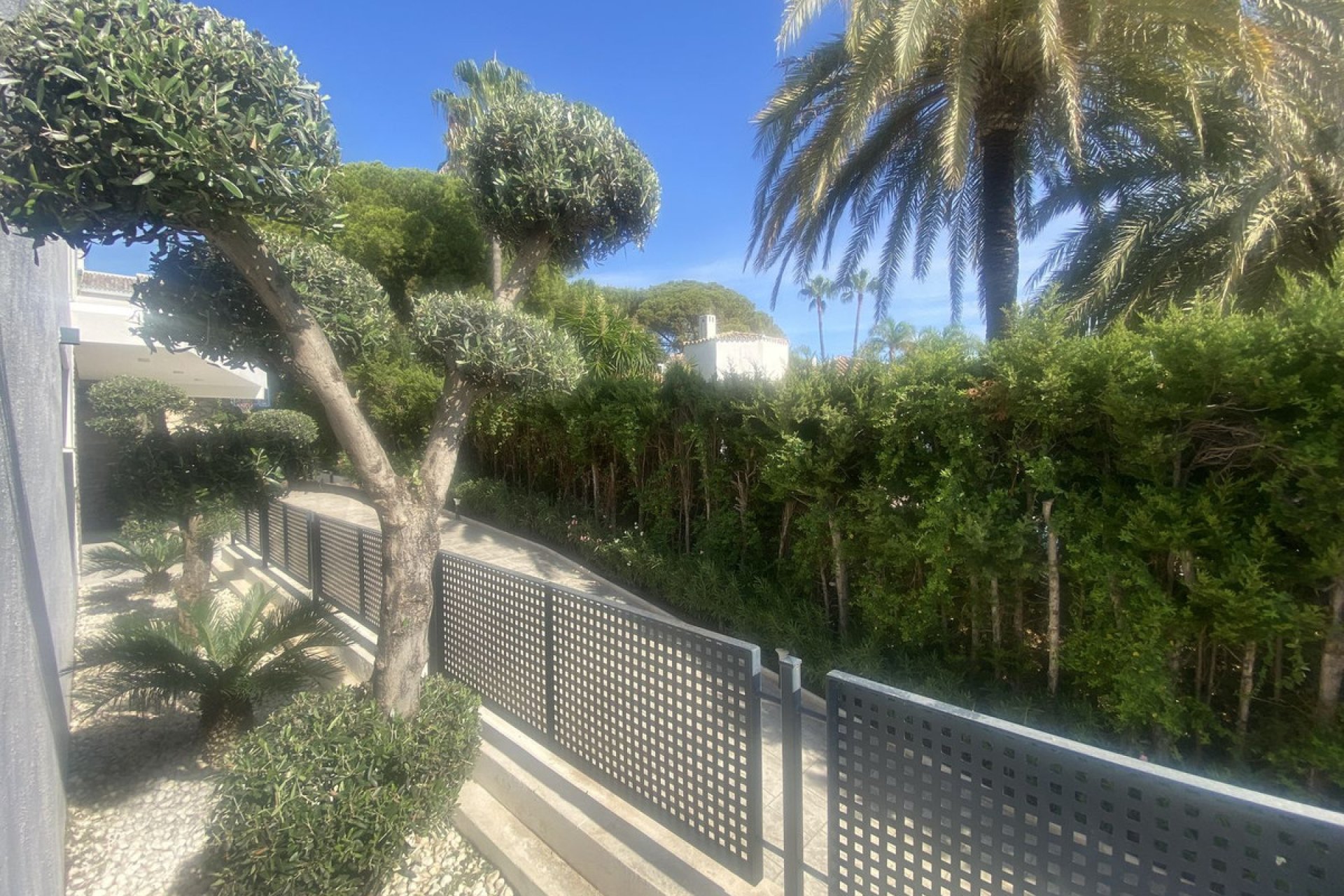 Resale - House - Detached Villa - Estepona - Atalaya