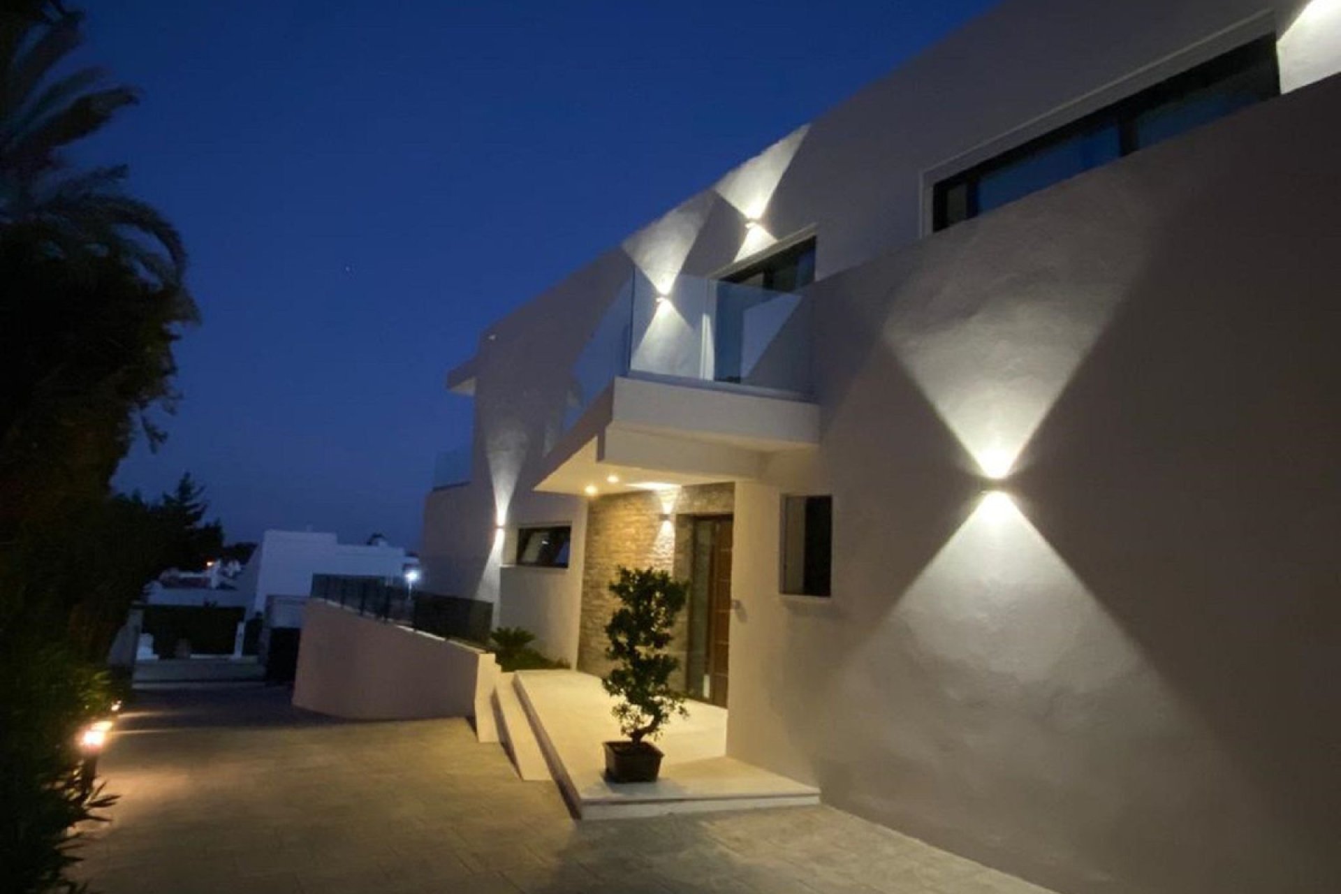 Resale - House - Detached Villa - Estepona - Atalaya