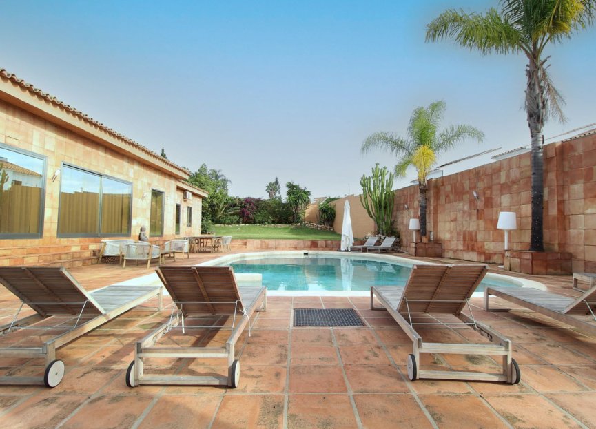 Resale - House - Detached Villa - Estepona - Atalaya