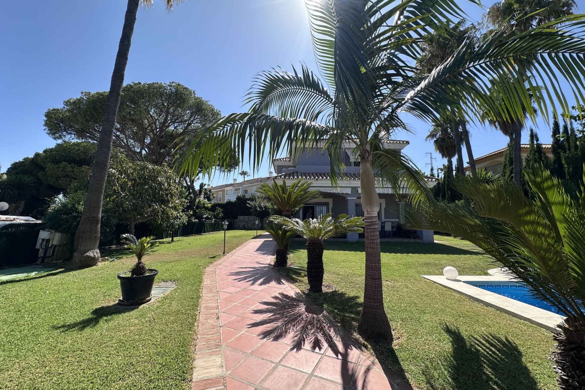 Resale - House - Detached Villa - Estepona - Bel Air