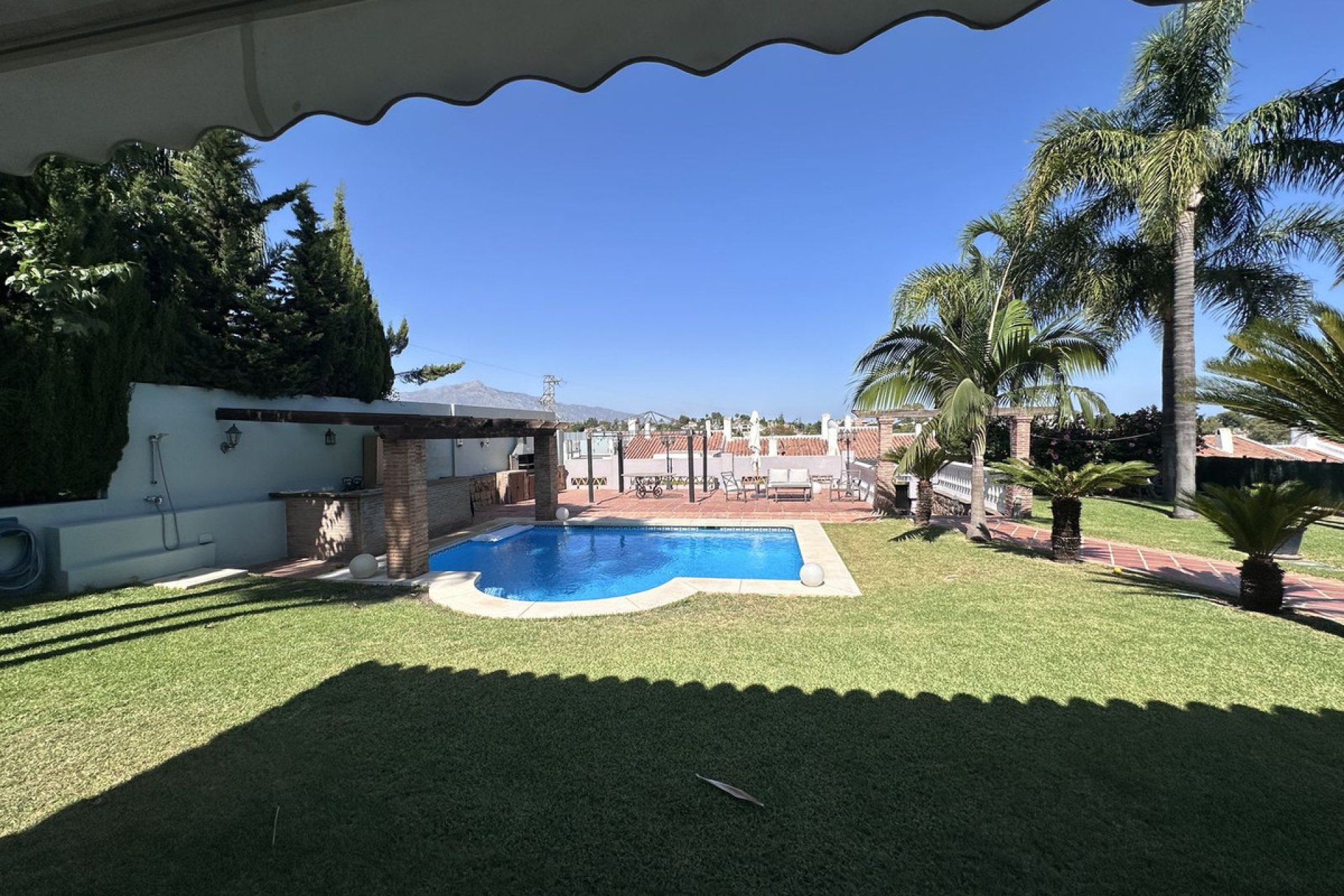 Resale - House - Detached Villa - Estepona - Bel Air