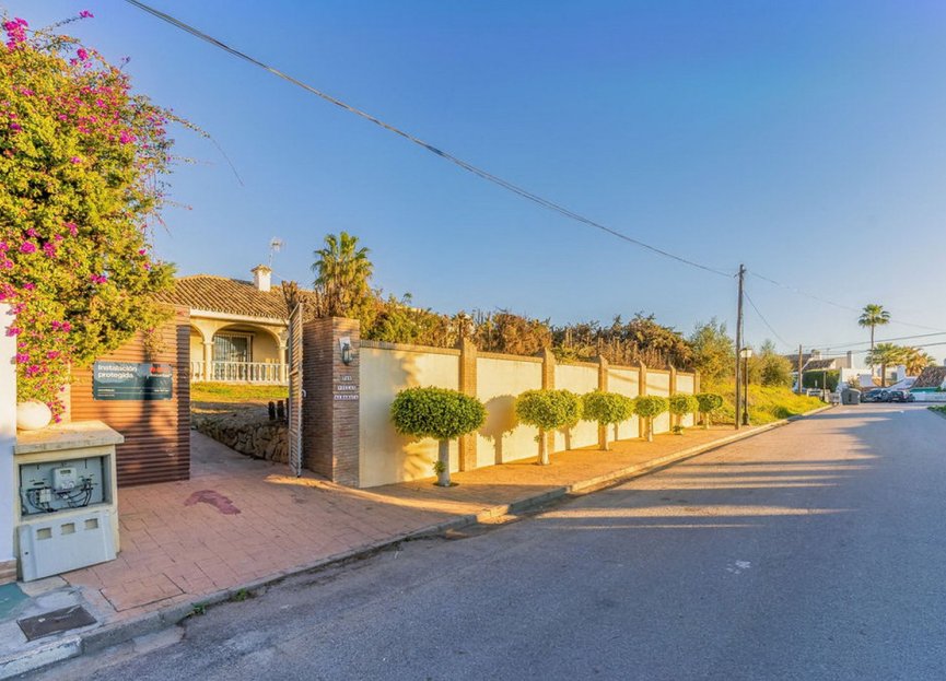 Resale - House - Detached Villa - Estepona - Bel Air