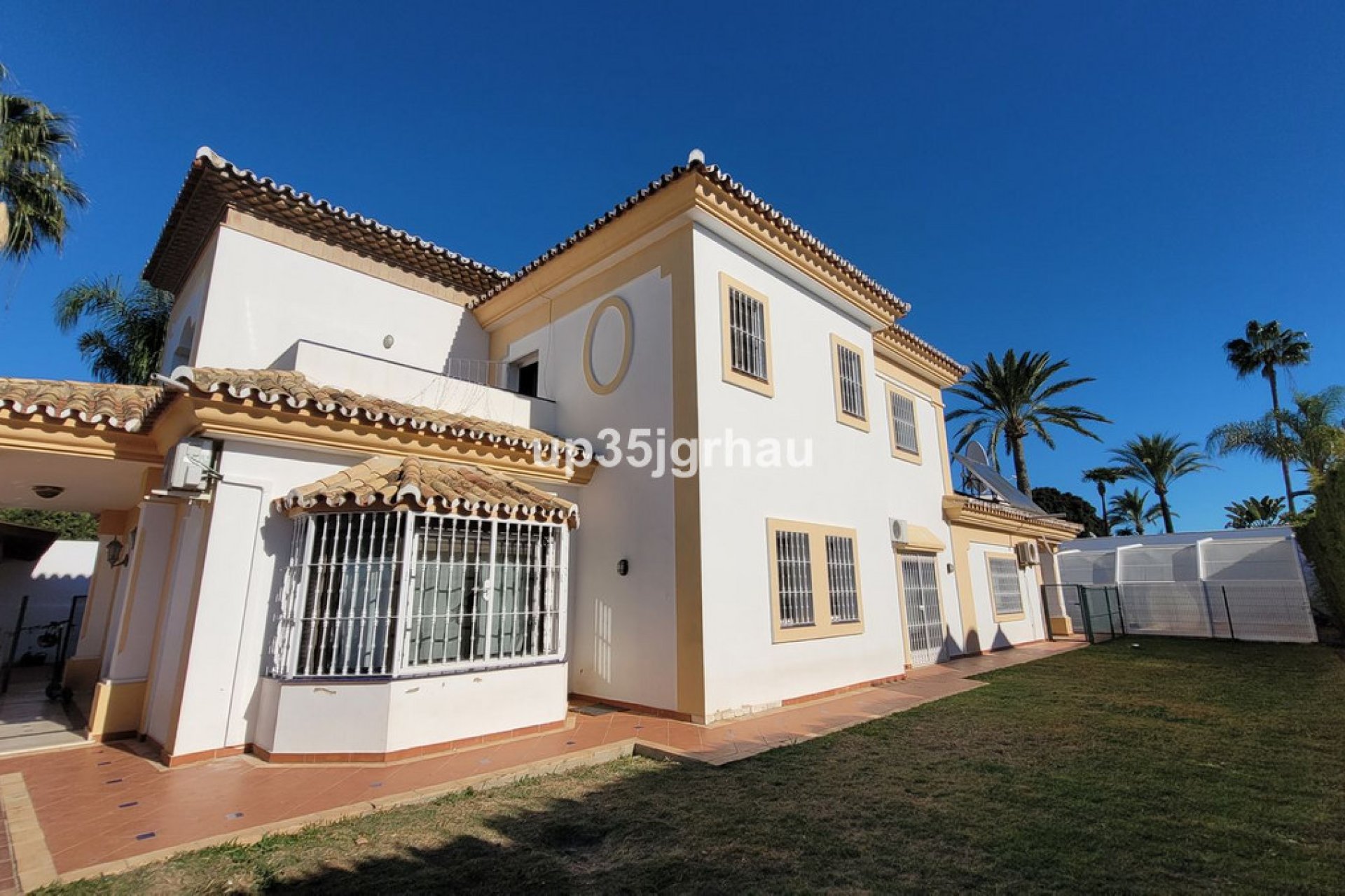 Resale - House - Detached Villa - Estepona - Bel Air