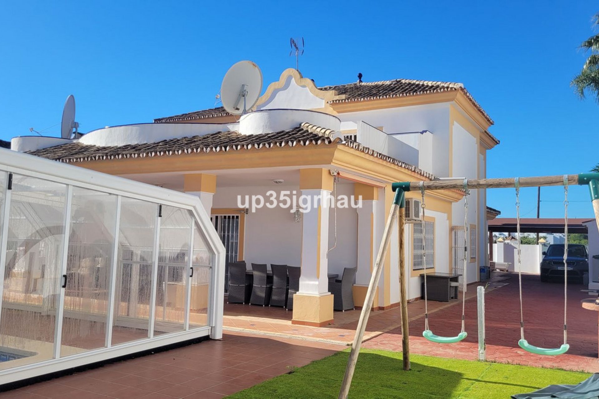 Resale - House - Detached Villa - Estepona - Bel Air