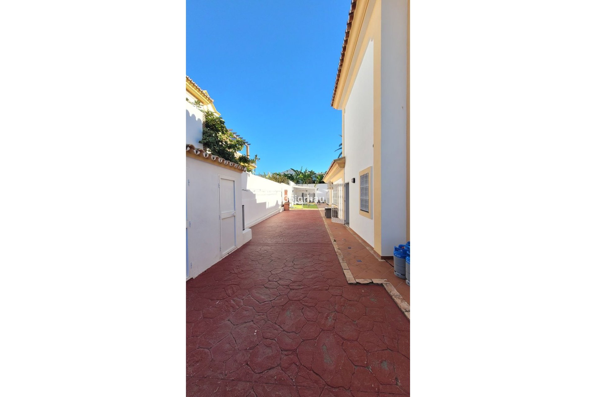 Resale - House - Detached Villa - Estepona - Bel Air