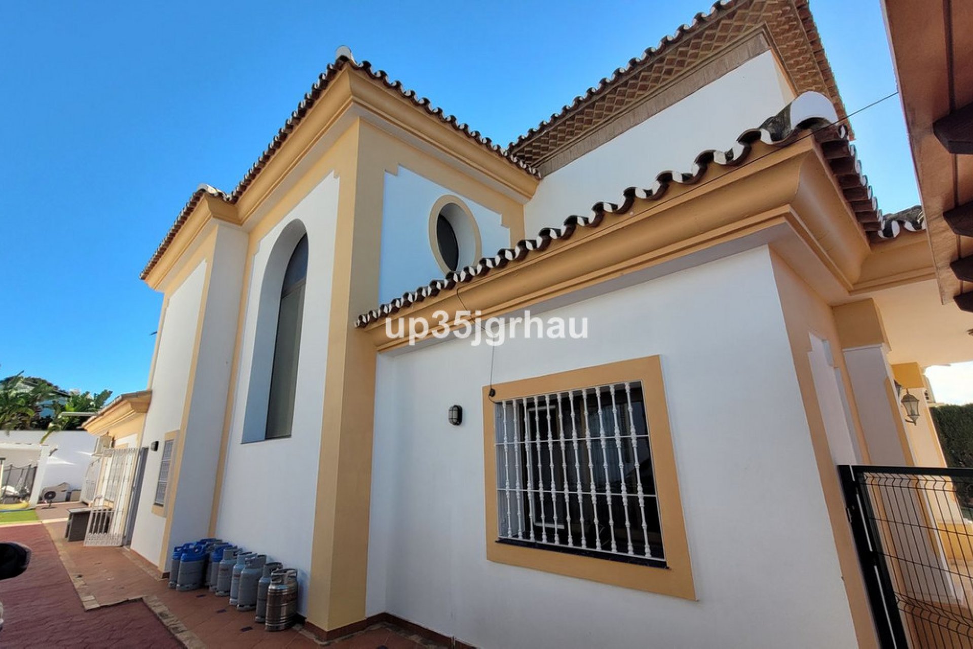 Resale - House - Detached Villa - Estepona - Bel Air