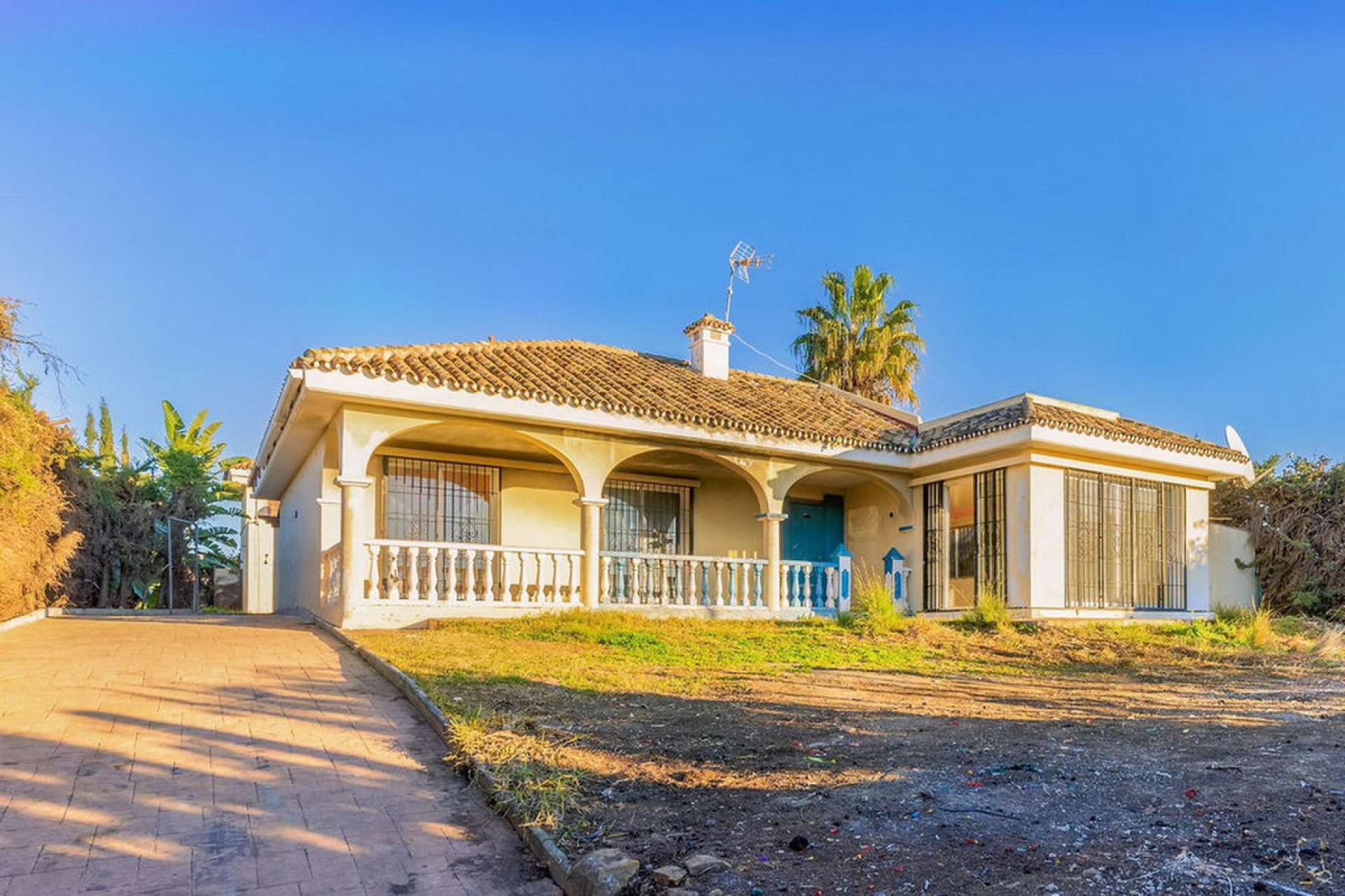 Resale - House - Detached Villa - Estepona - Bel Air