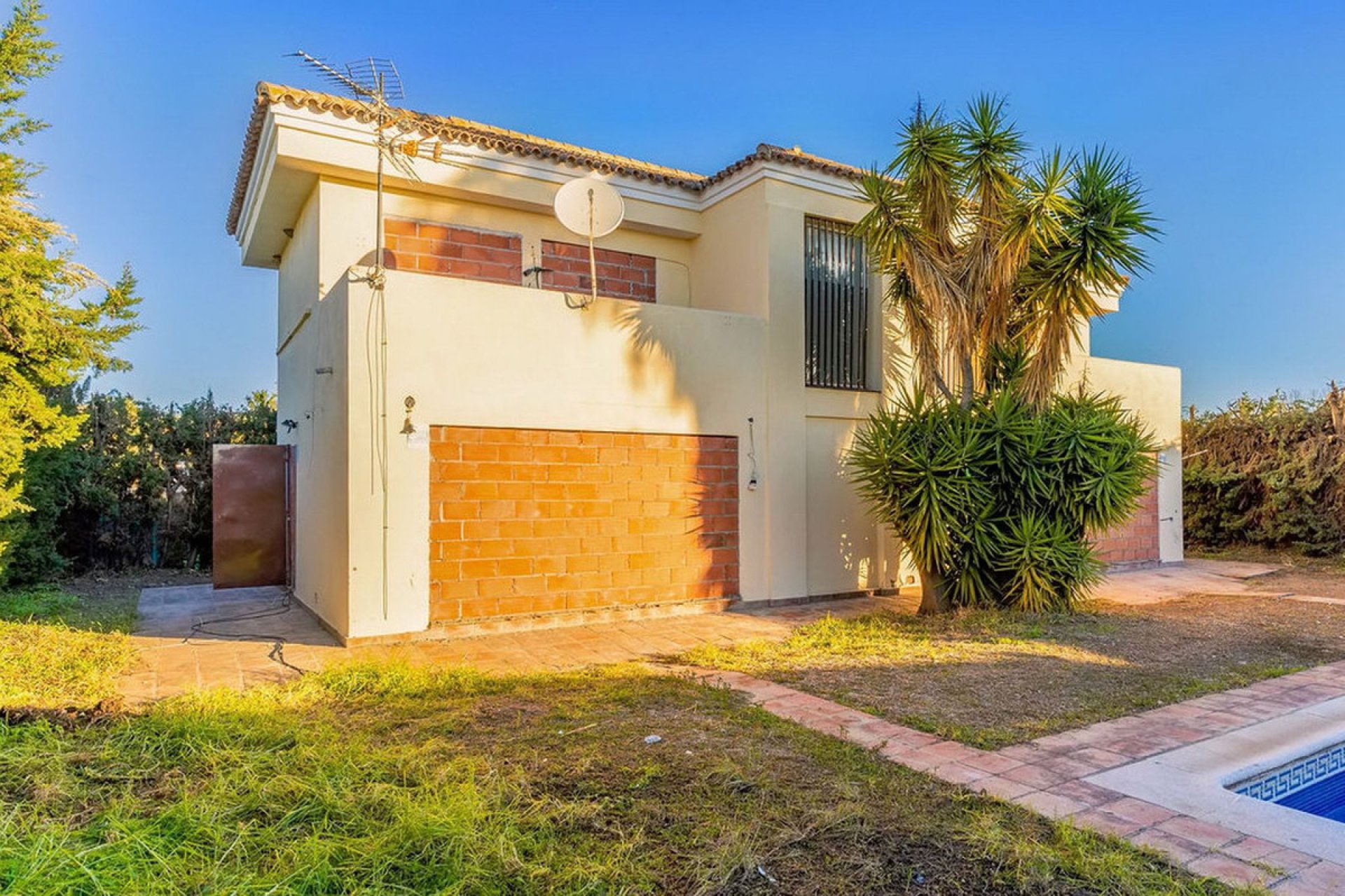 Resale - House - Detached Villa - Estepona - Bel Air