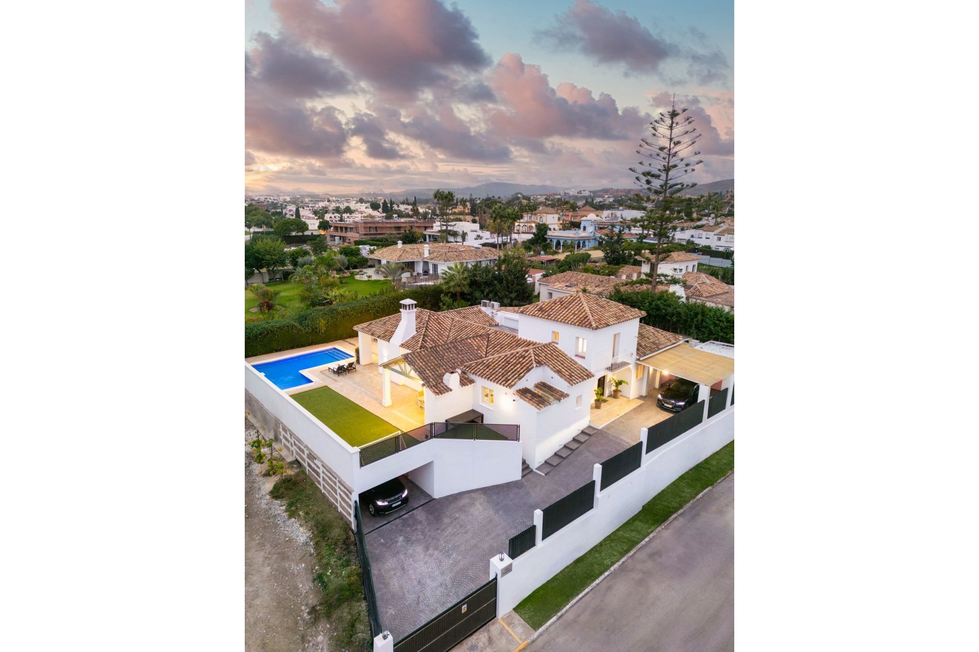 Resale - House - Detached Villa - Estepona - Bel Air