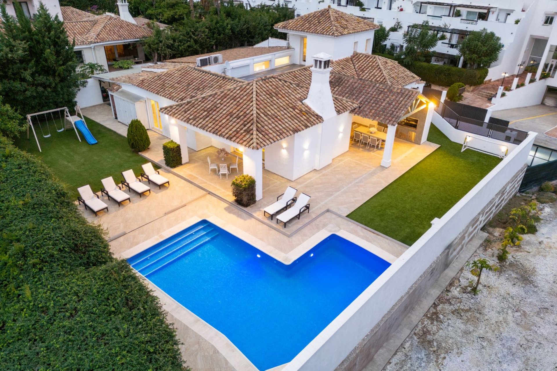 Resale - House - Detached Villa - Estepona - Bel Air