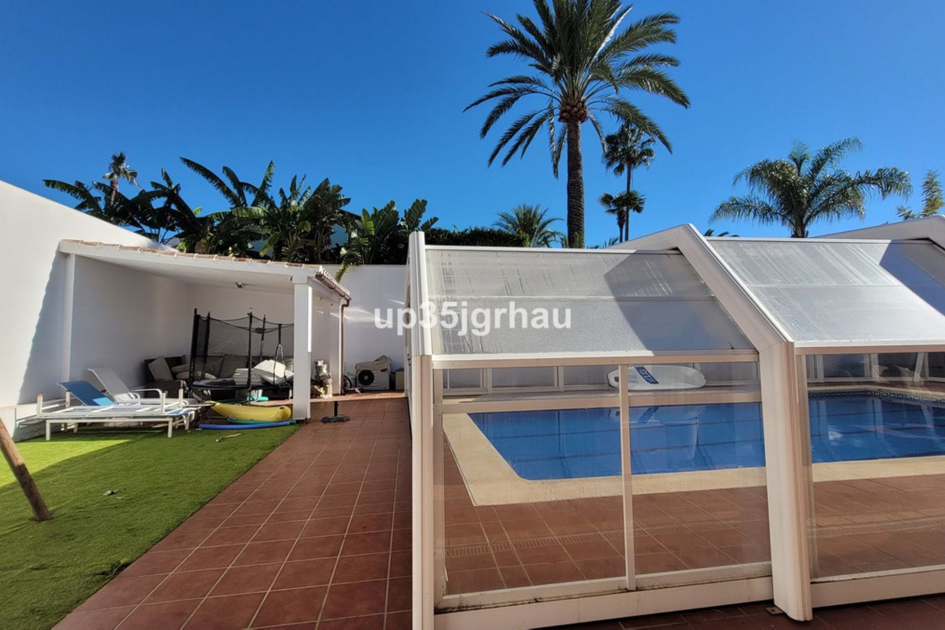 Resale - House - Detached Villa - Estepona - Bel Air