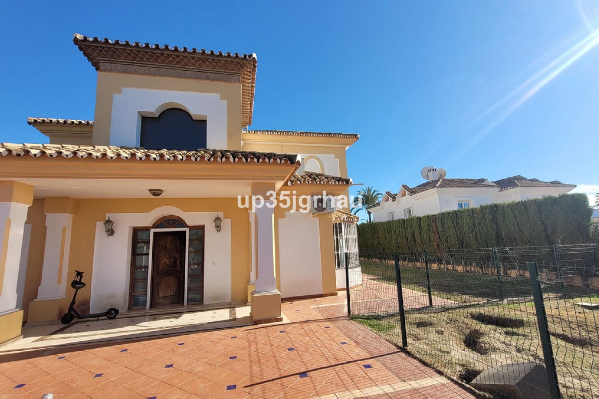 Resale - House - Detached Villa - Estepona - Bel Air