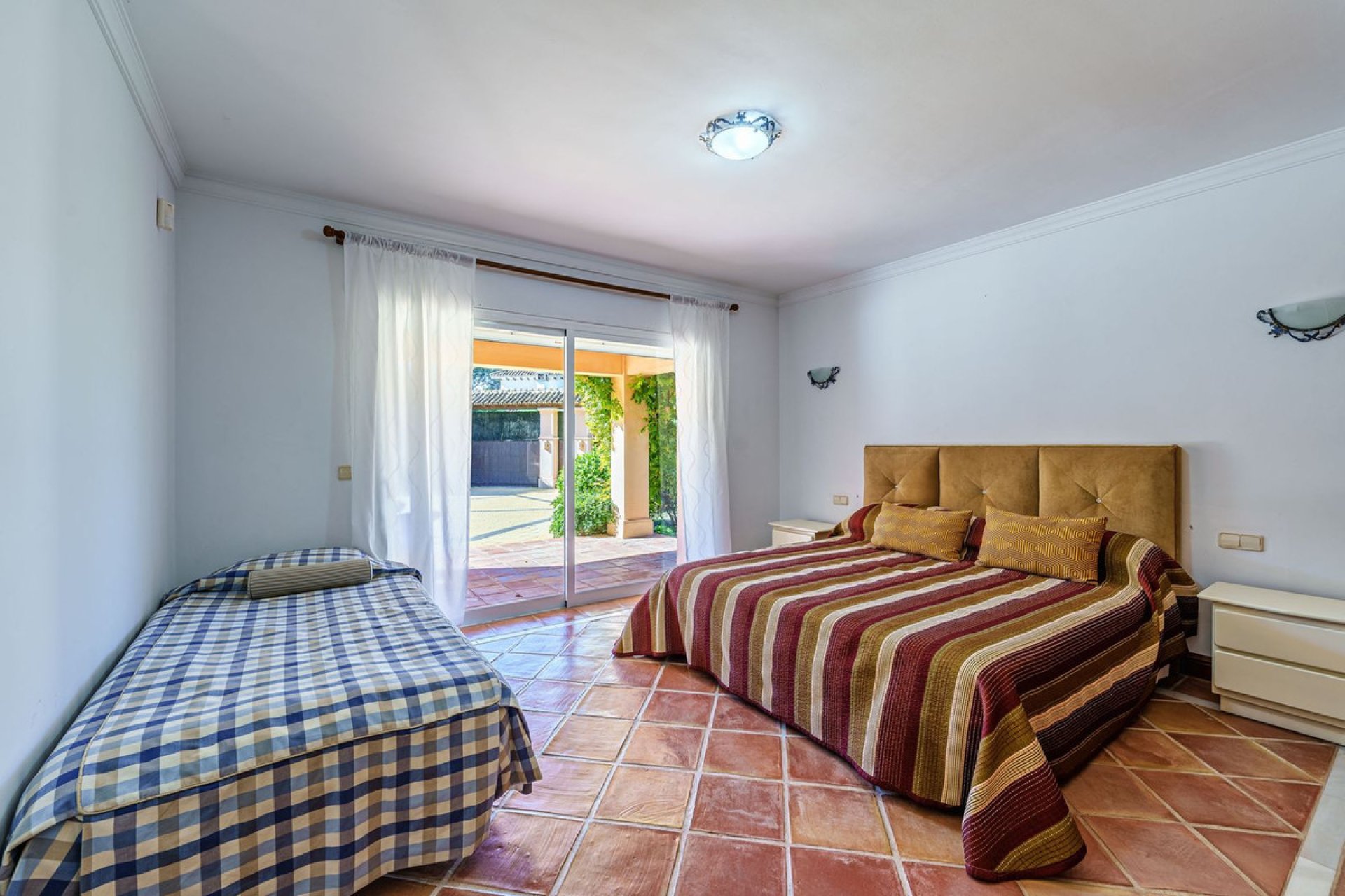 Resale - House - Detached Villa - Estepona - Benamara