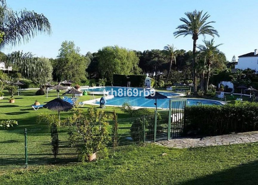 Resale - House - Detached Villa - Estepona - Benamara