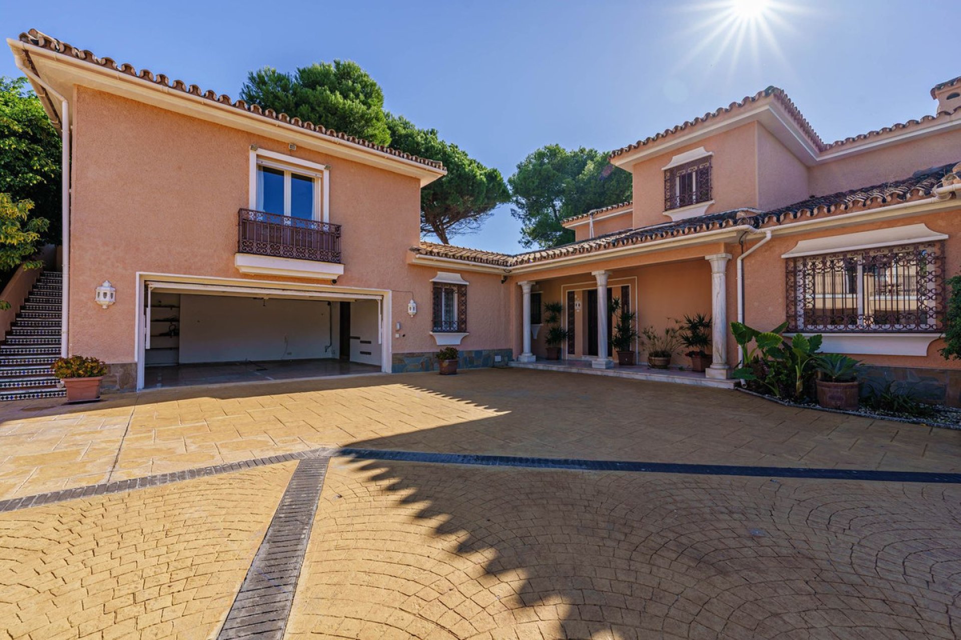 Resale - House - Detached Villa - Estepona - Benamara