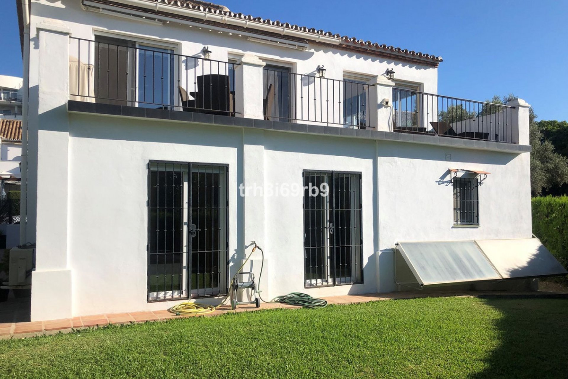 Resale - House - Detached Villa - Estepona - Benamara