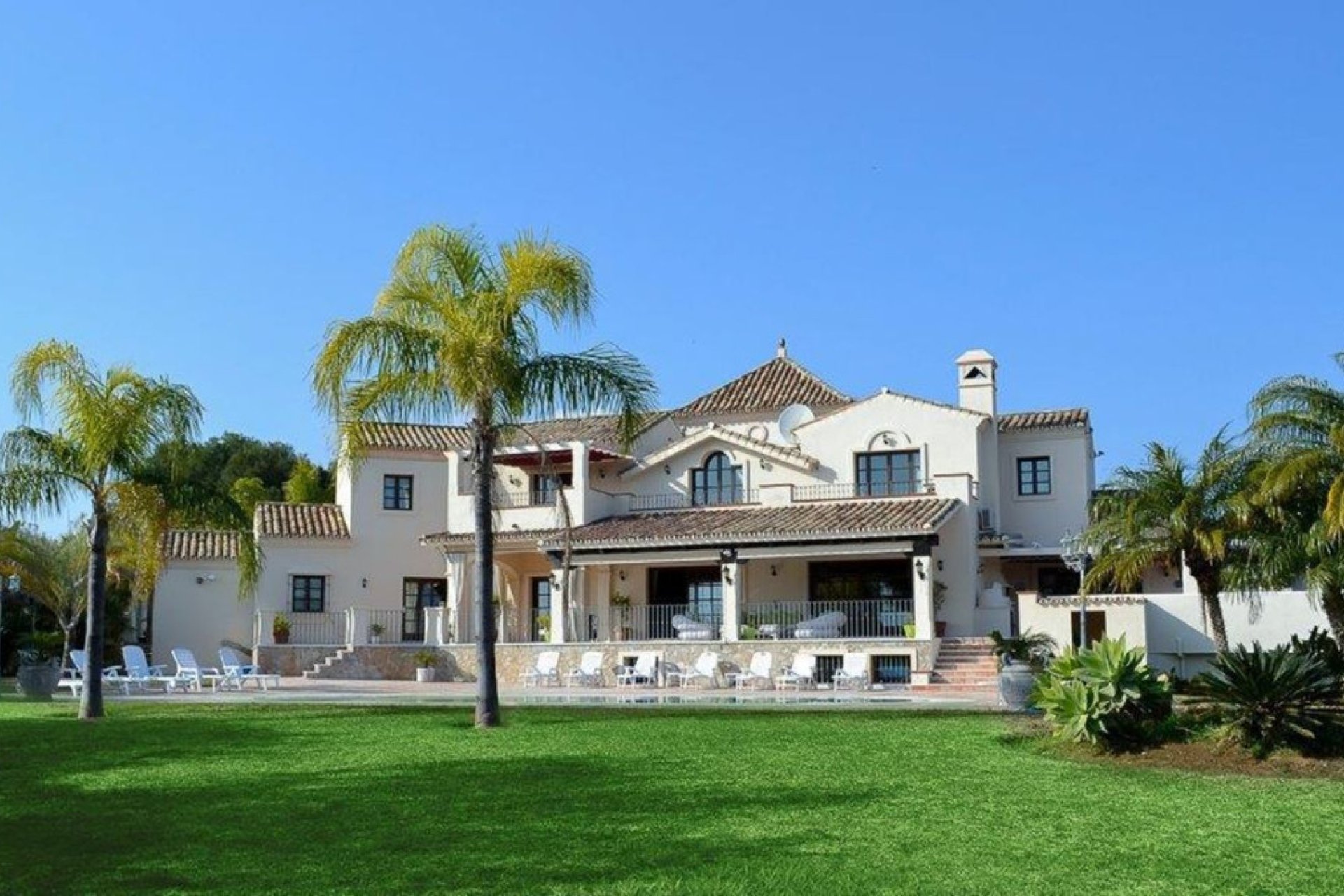 Resale - House - Detached Villa - Estepona - Cancelada