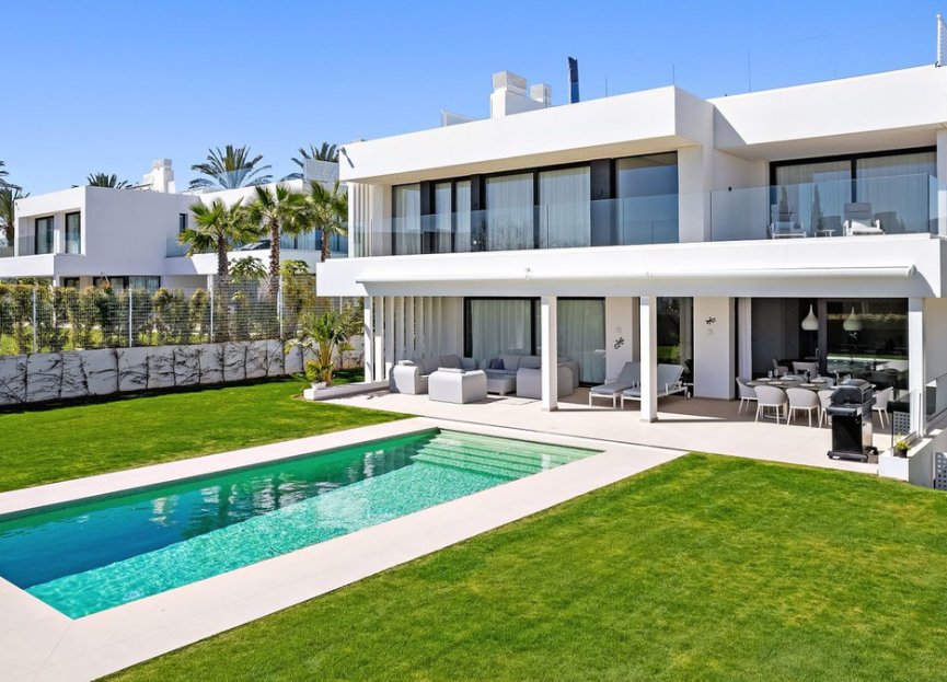 Resale - House - Detached Villa - Estepona - Cancelada