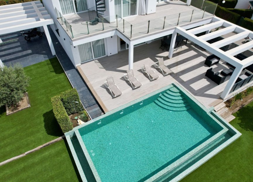 Resale - House - Detached Villa - Estepona - Cancelada