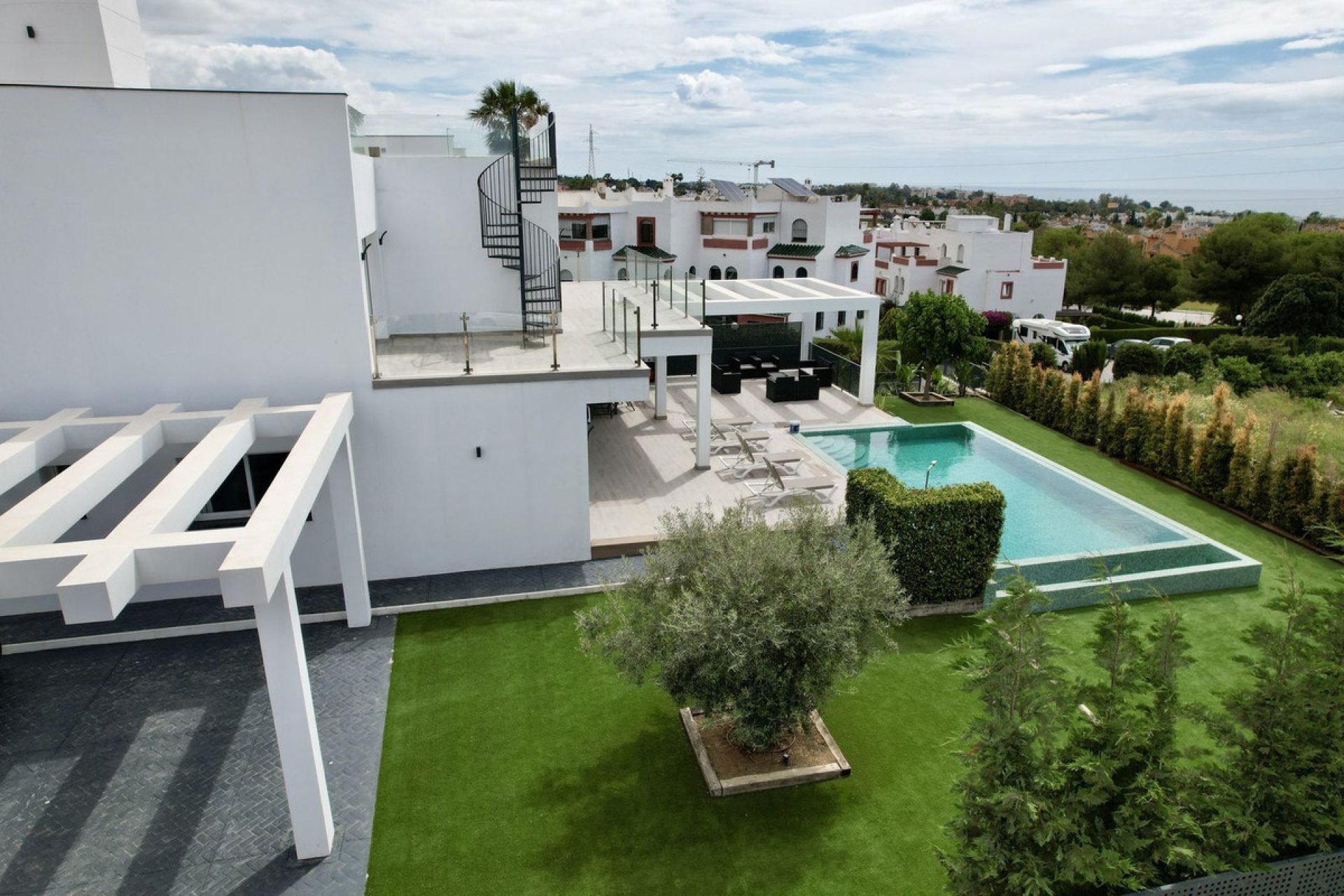 Resale - House - Detached Villa - Estepona - Cancelada