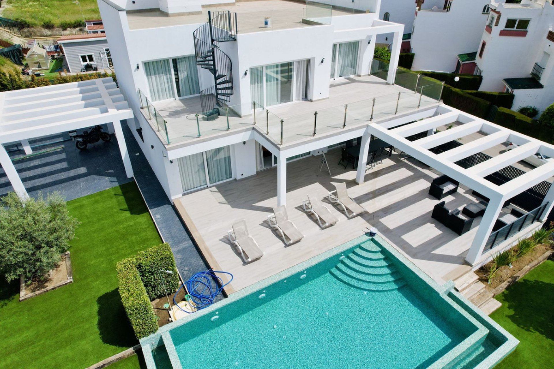 Resale - House - Detached Villa - Estepona - Cancelada