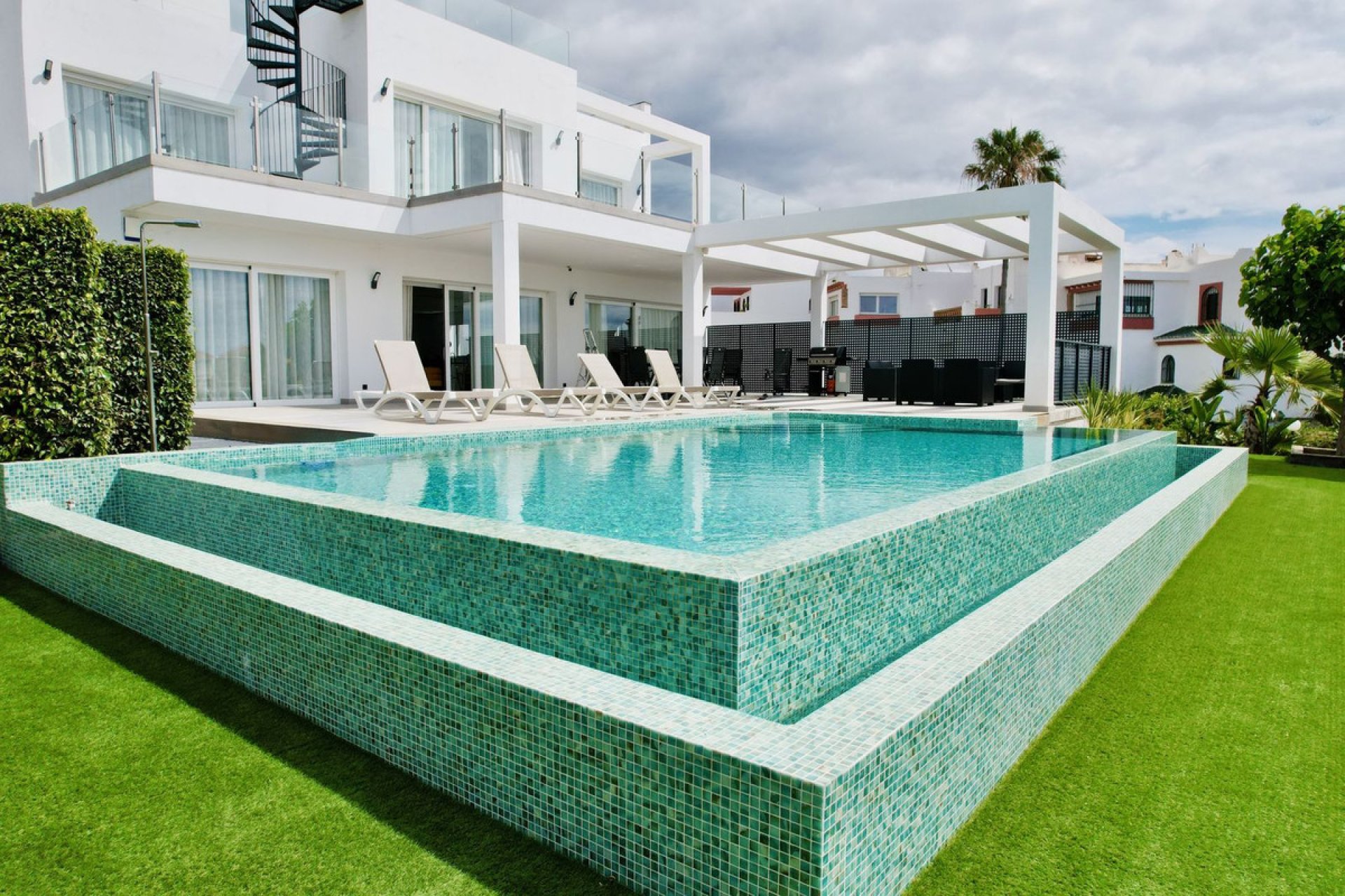 Resale - House - Detached Villa - Estepona - Cancelada