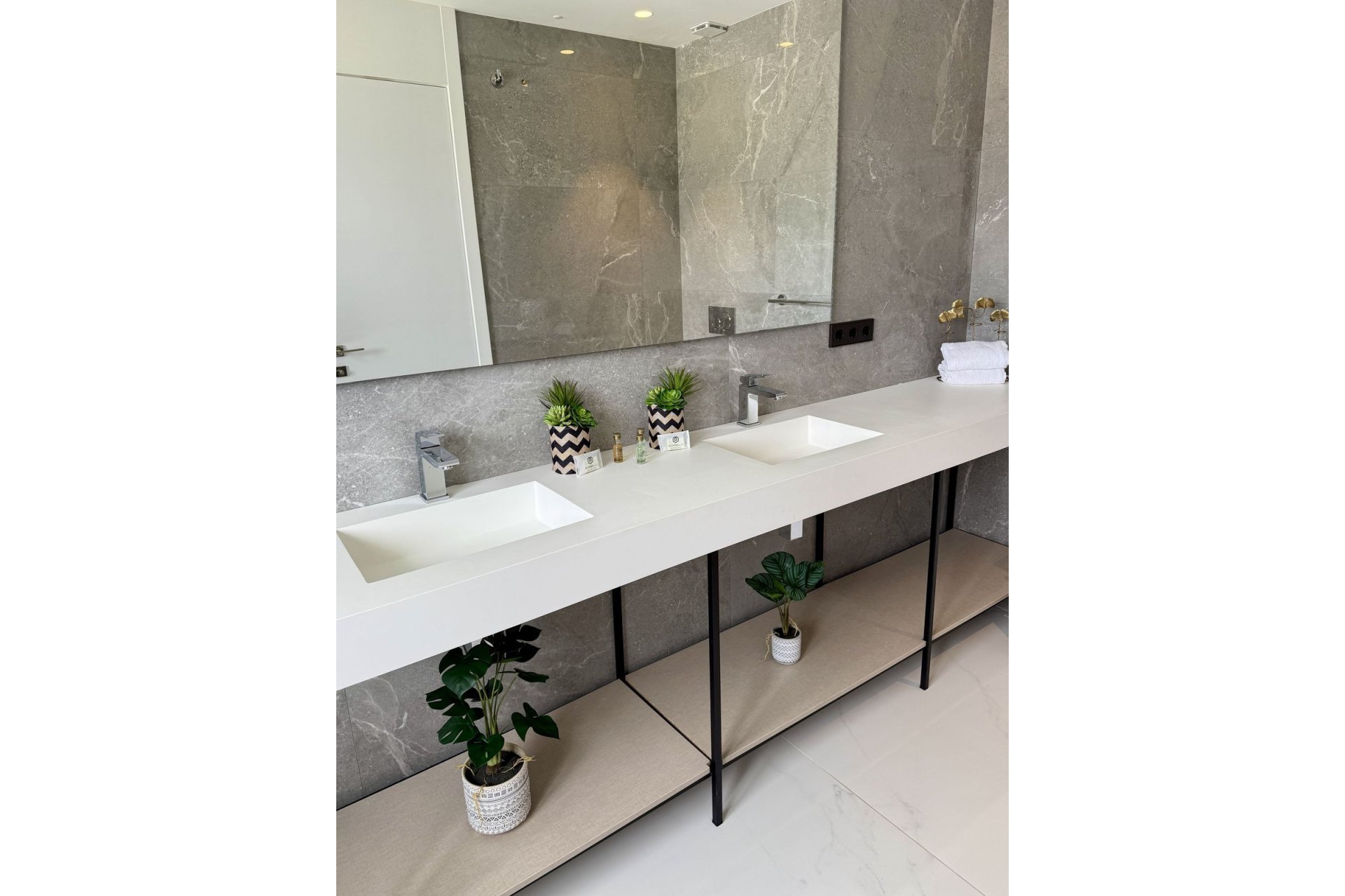 Resale - House - Detached Villa - Estepona - Cancelada