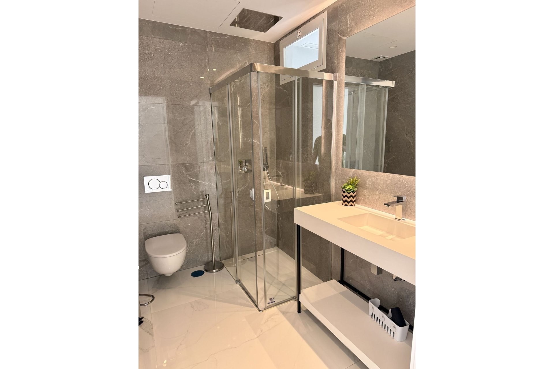 Resale - House - Detached Villa - Estepona - Cancelada